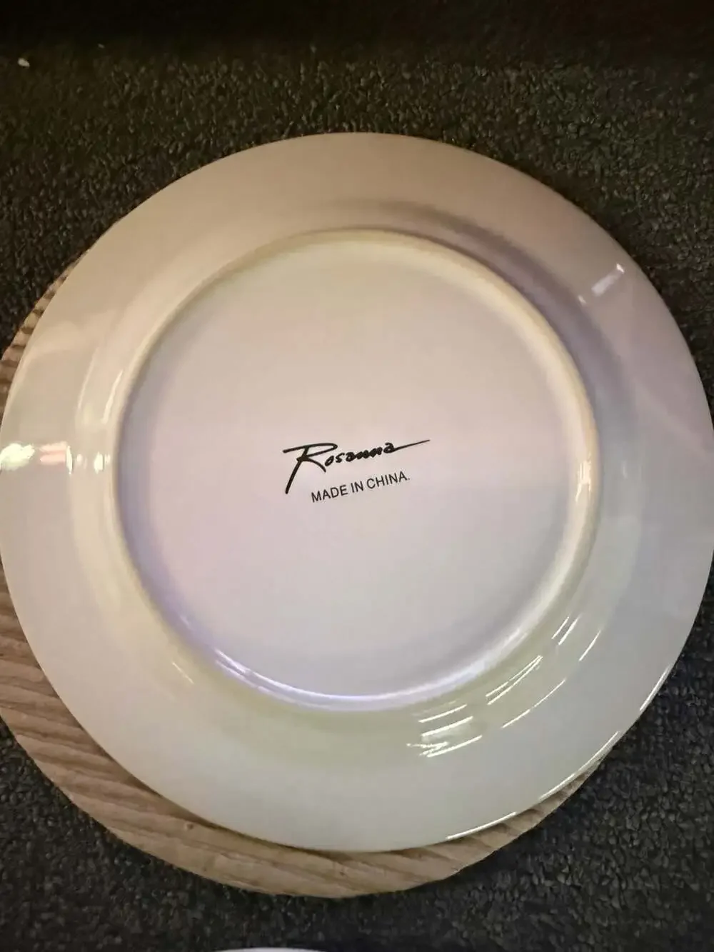 Rosanna Fruit Labels Set of 4 Salad Plates Collectible Storage Tin